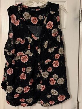 Torrid Black Floral V-Neck Sleeveless Tunic with Pink & Cream Roses